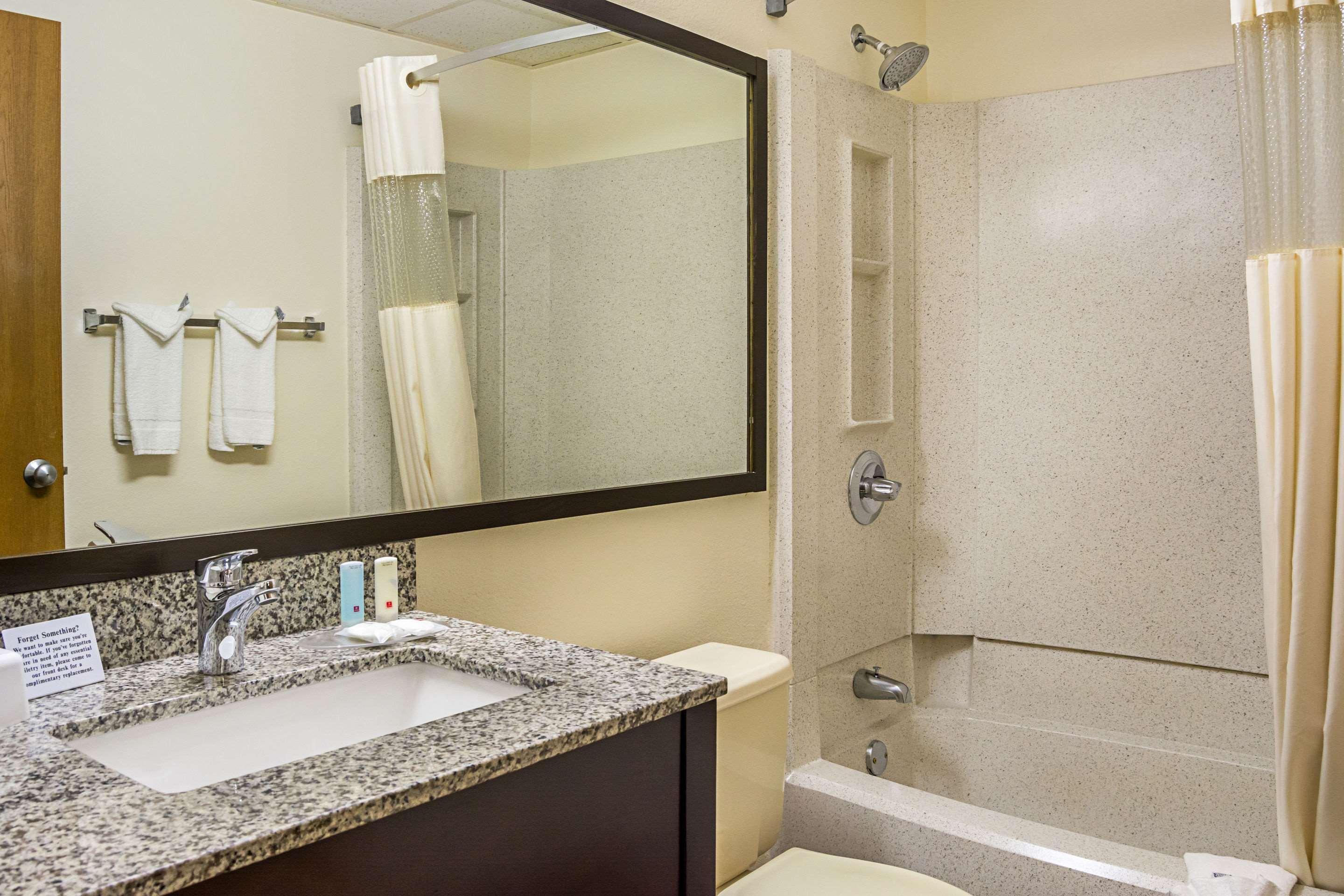 Quality Inn & Suites Clackamas - Portland מראה חיצוני תמונה